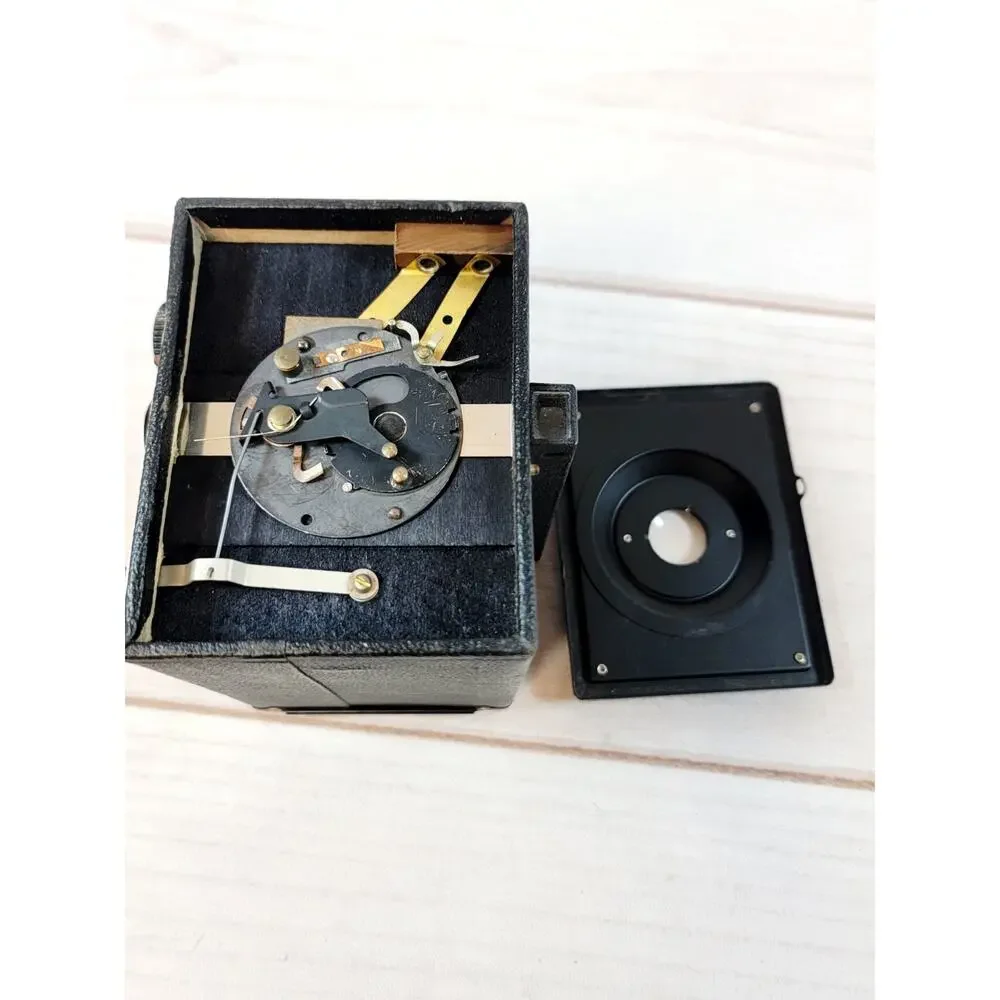 Vintage 1950s Tower 120 B2 Film Camera Flash Kit W/ Bulbs